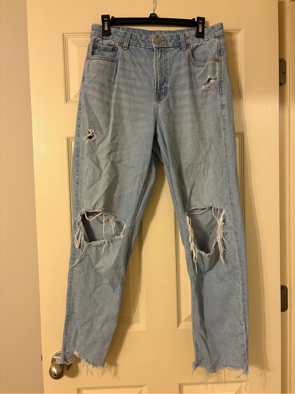 American Eagle Outfitters Light Blue Distressed Boyfriend Jeans